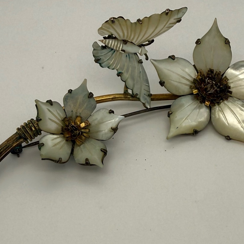 Vintage 9.25 Gold Wash Mother Pearl MOP Pâte de Verre Flower Butterfly Brooch